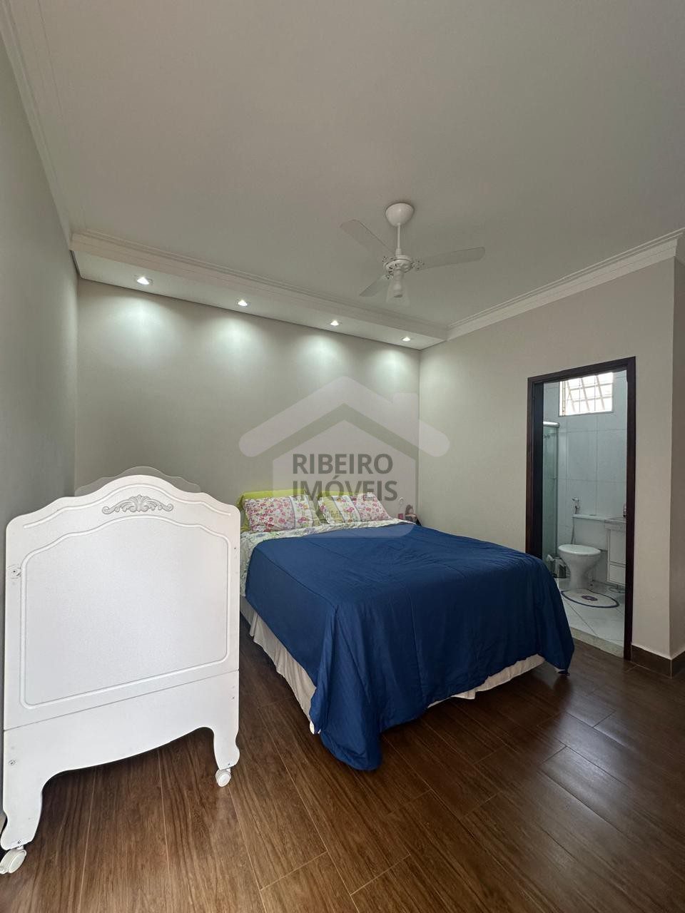 1e313429-a7a4-43ca-9a7e-dcc548de2d58