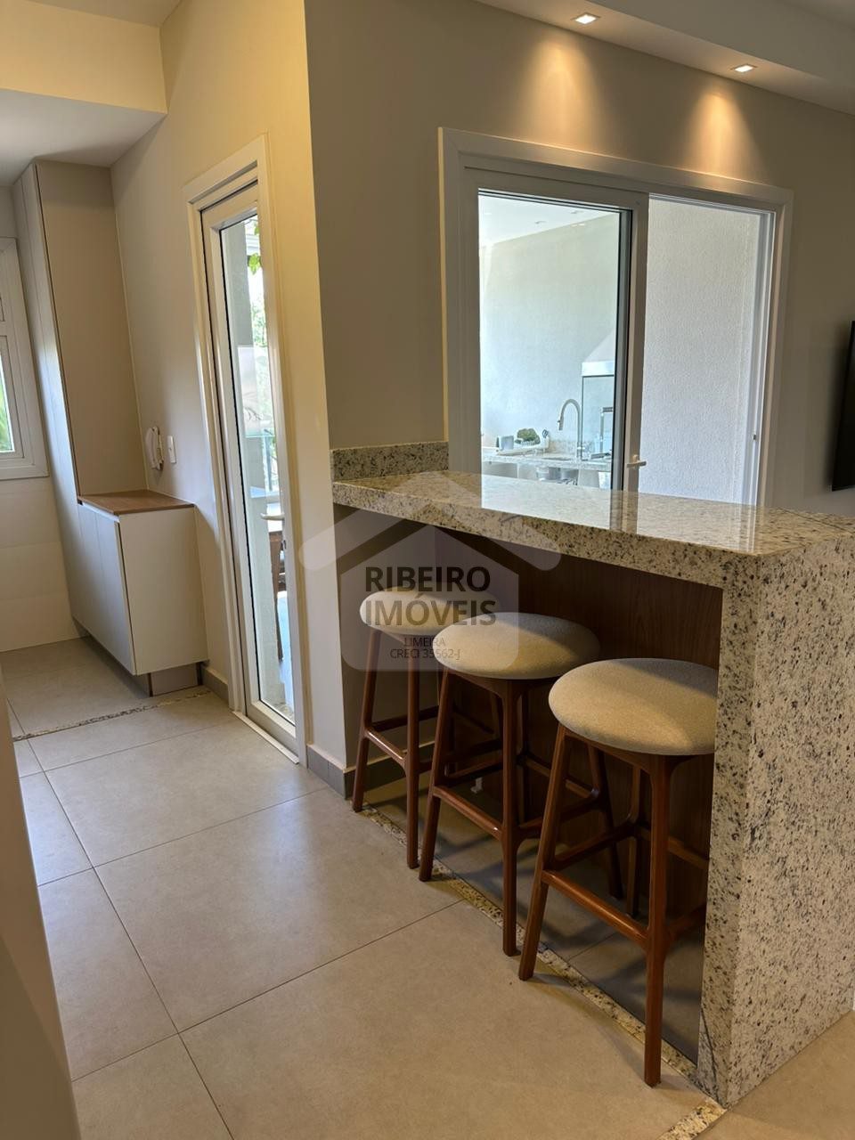 e951d0d4-242c-4a67-ad2f-0894ba908031