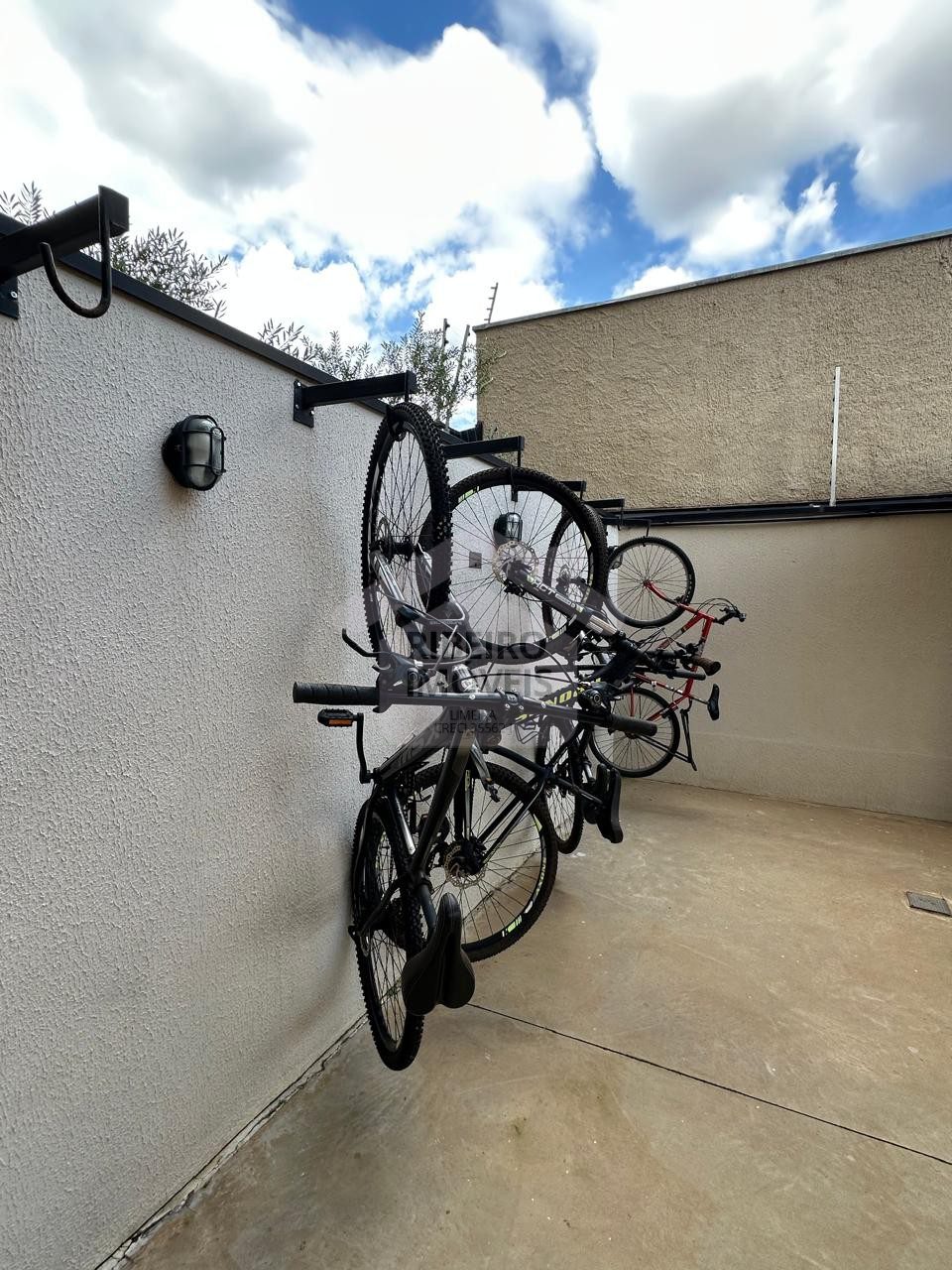 bf750f57-d33c-43b1-8df9-1195674ca6d0