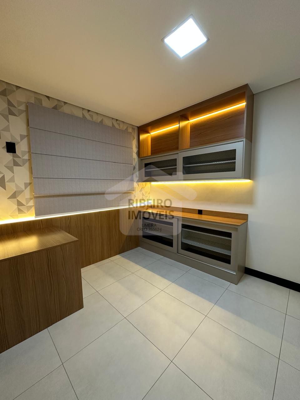 e0981236-aaf4-4f76-957b-6d8d26b3fde7